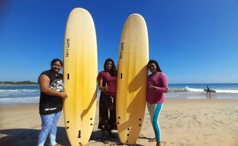 female_surf_club