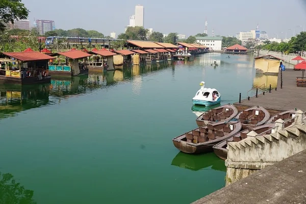 Pettah Floating Market